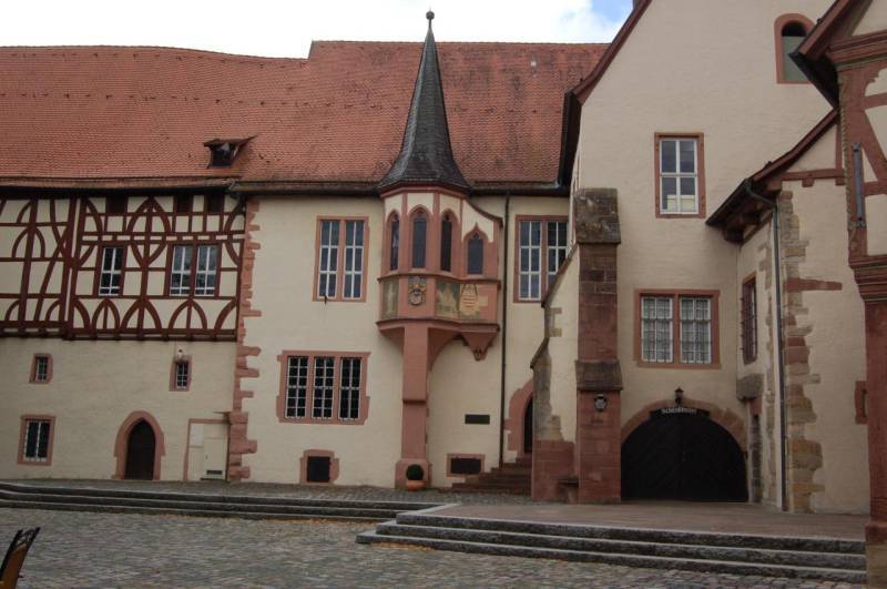 <i><b>025-Schloss Tauberbischofsheim</b></i>